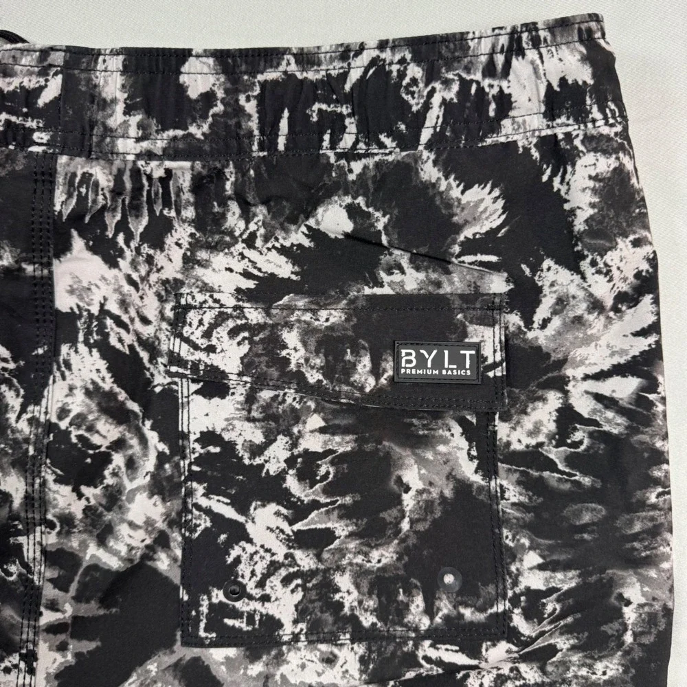BYLT Premium Basics Coastal Boardshort Mens L 7in Black Tiger Dye Dark Active